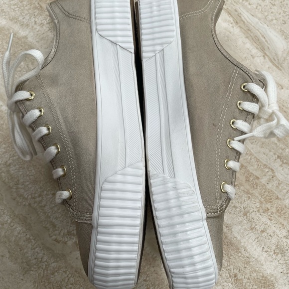 NEW never worn! Women’s metallic gold triple kick keds - Picture 4 of 6